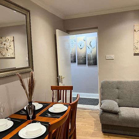 London Property Apartments For Up To 6, Next To Big Ben & London Eye Bagian luar foto