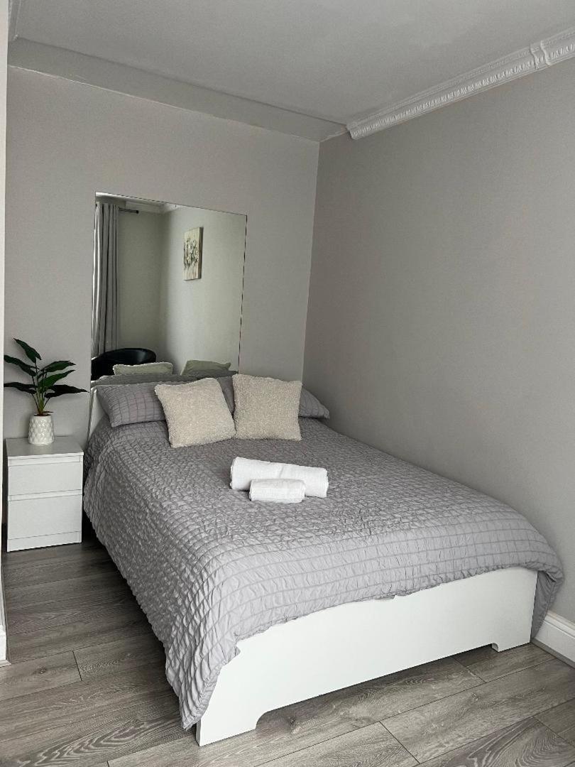 London Property Apartments For Up To 6, Next To Big Ben & London Eye Bagian luar foto