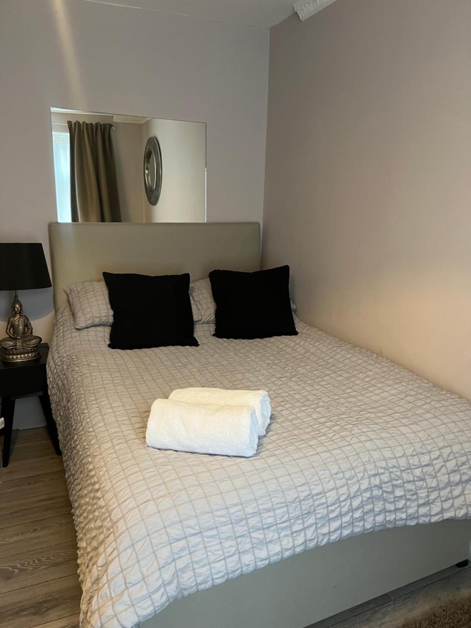 London Property Apartments For Up To 6, Next To Big Ben & London Eye Bagian luar foto
